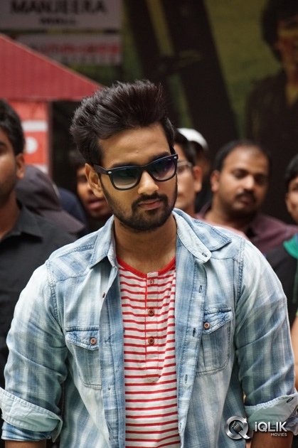 Kerintha-Movie-Team-at-Manjeera-Mall-Kukatpally